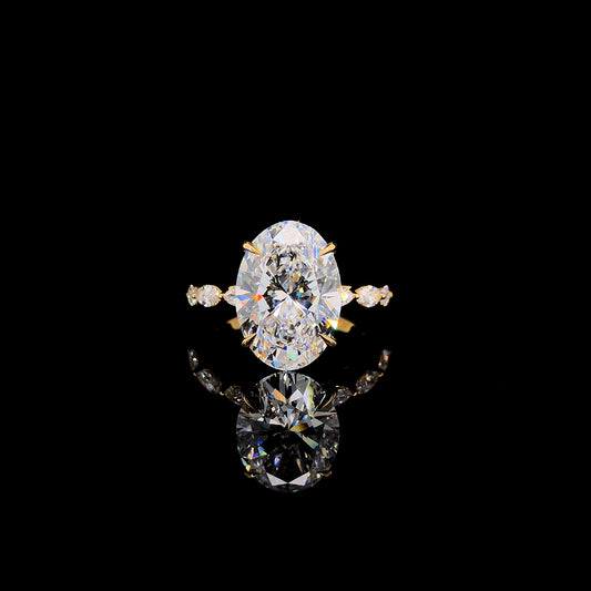 Oval cut engagement ring