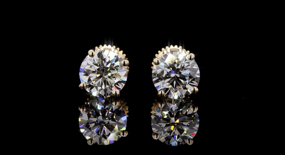Round Lab-grown diamond studs